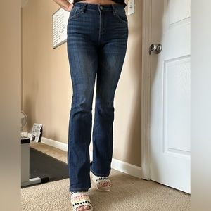 Long and lean flare jeans💫